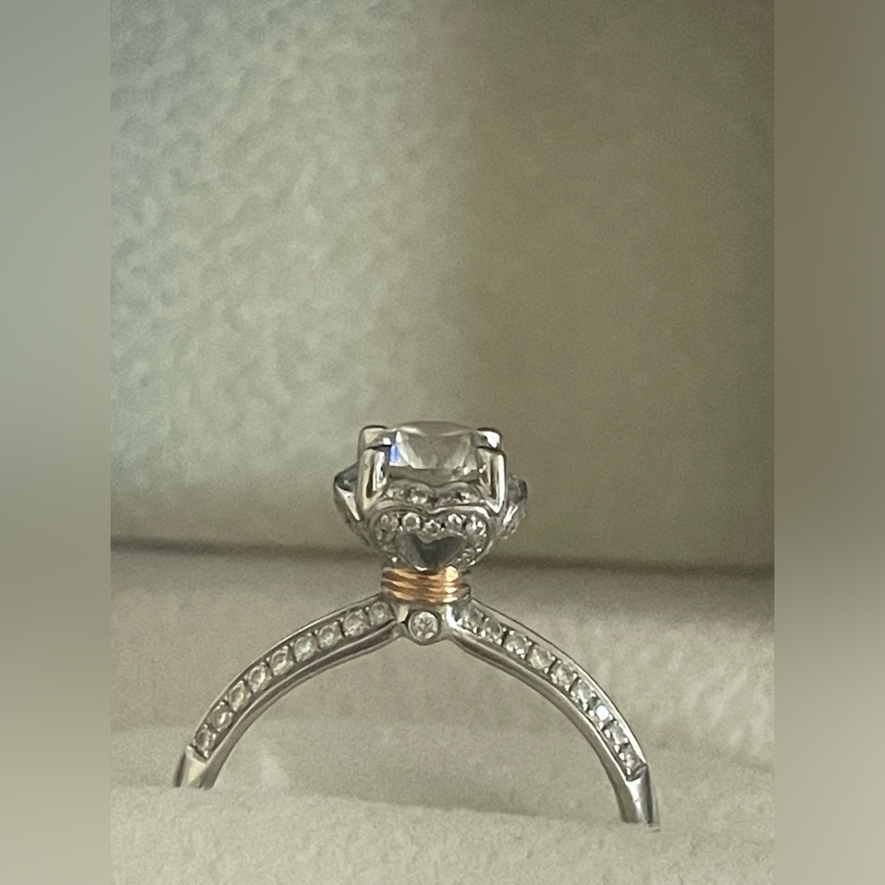 18K  White Gold  Natural diamond 1.37 carats